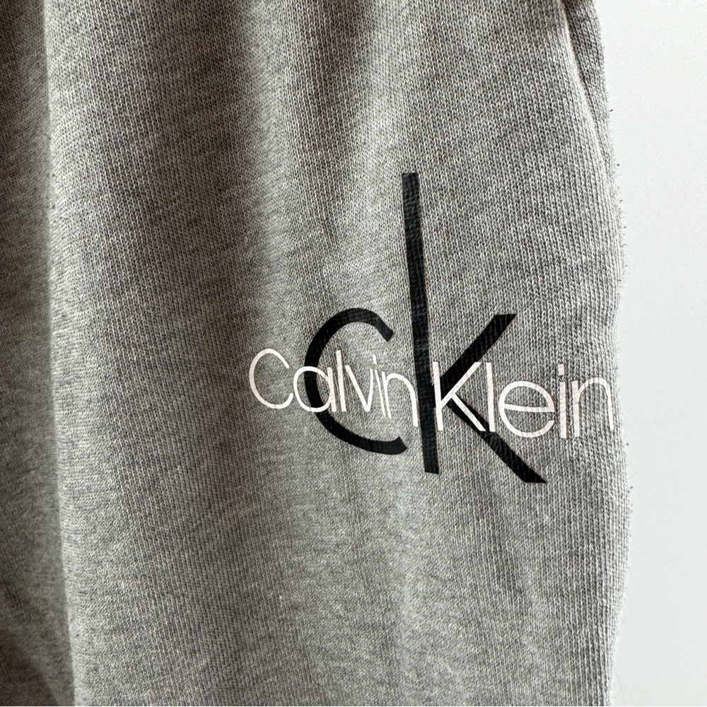 Calvin Klein Grey Unisex Joggers with Drawstring Waist & Cuffed Bottoms – Size M - Picture 6 of 7